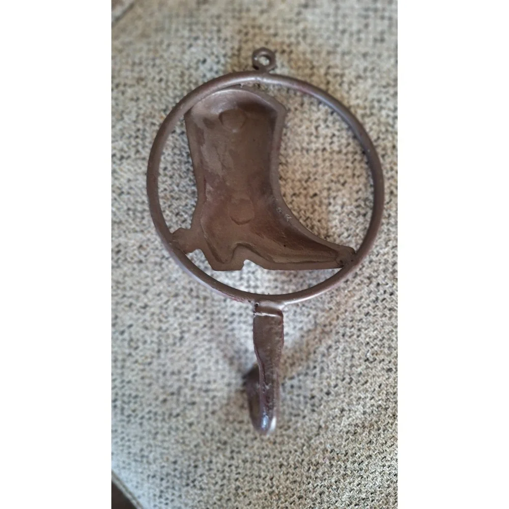 VINTAGE CAST IRON COWBOY BOOT WALL HOOK WESTERN HORSESHOE DECOR RUSTIC